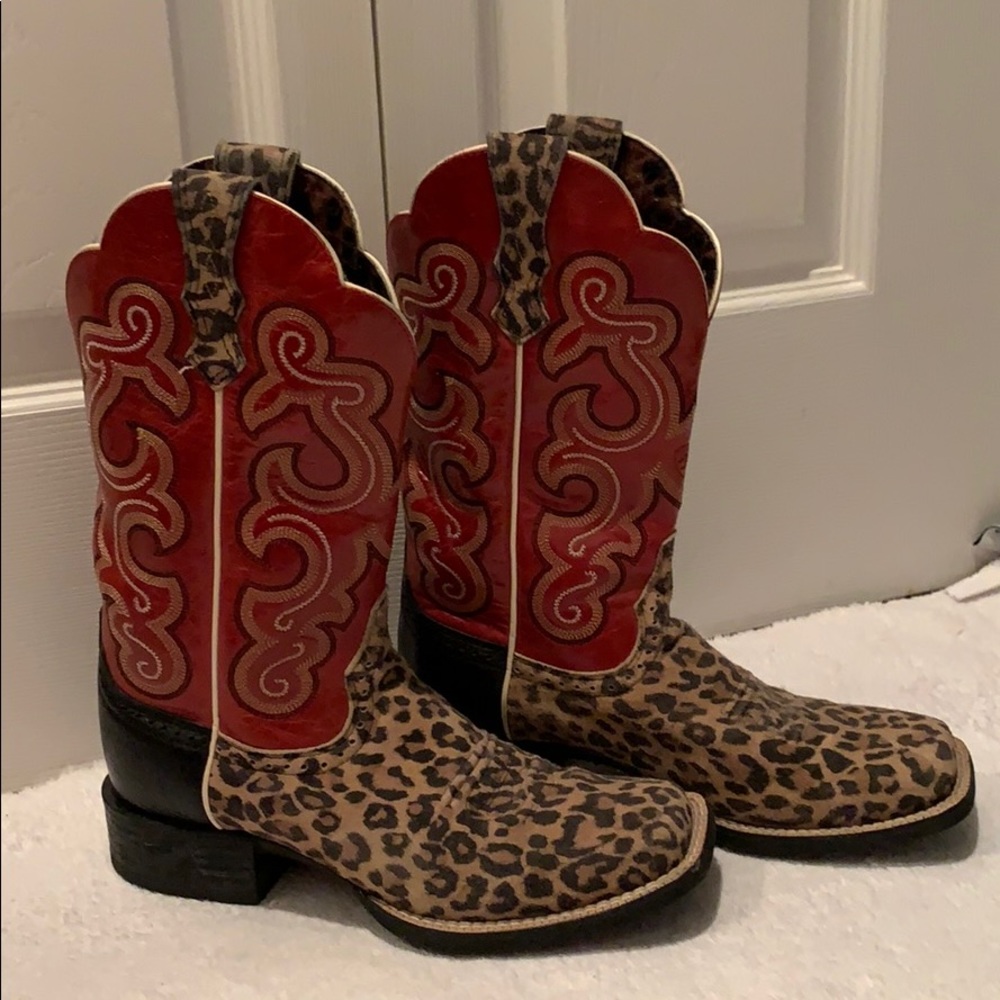 Sexy Ladies Ariat Shiloh Boots - Leopard print